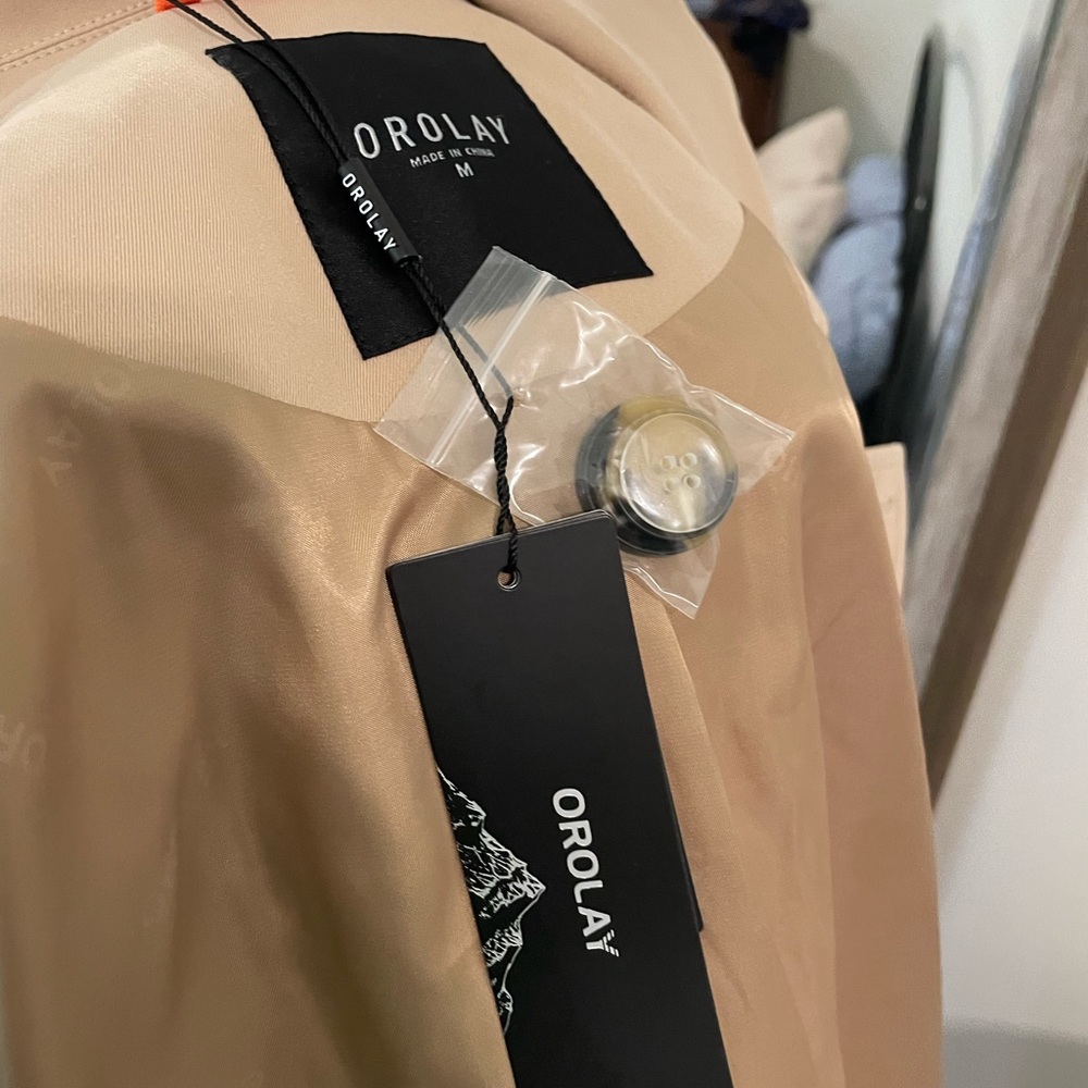 NWT OROLAY 3/4 Trench - Picture 8 of 8